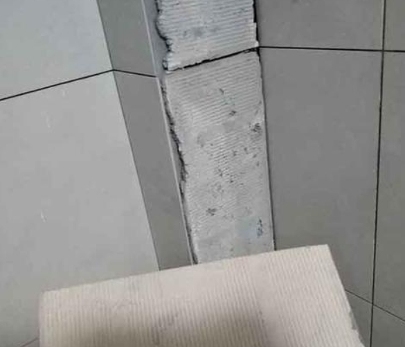 赤坎瓷砖空鼓维修公司分享下厨房瓷砖脱落的补救措施。